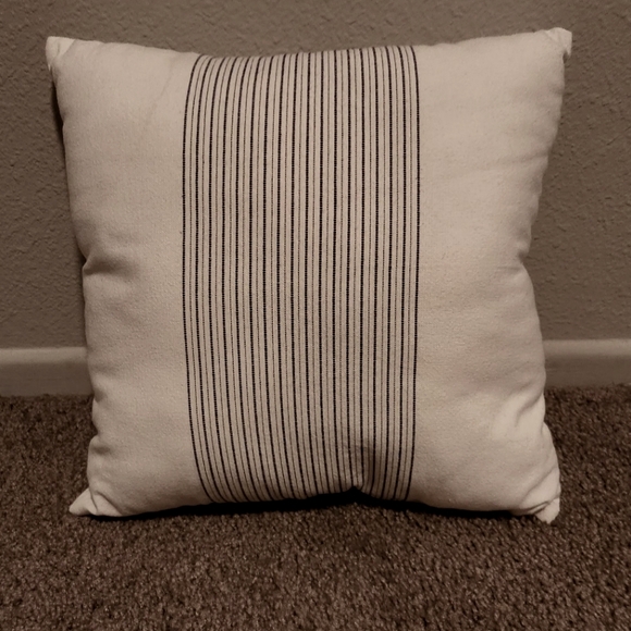 Reversible pillow - Picture 2 of 2